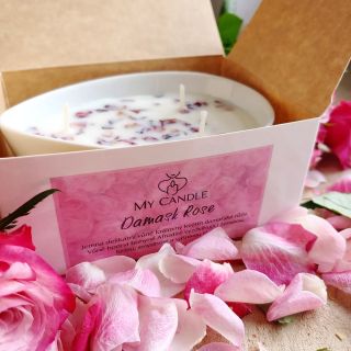 Představujeme naši novou masážní svíčku Damask Rose! Veděli jste, že lístky růží obsahují velké množství vitamínů a...